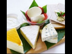 梅田東通りチーズとワインの人気イタリアンバルのチーズ